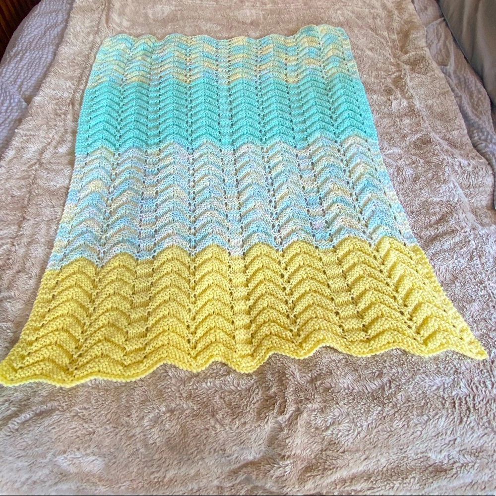 Vintage Handmade Chevron Scalloped Knit Crochet Boy Girl Baby Afghan Blanket